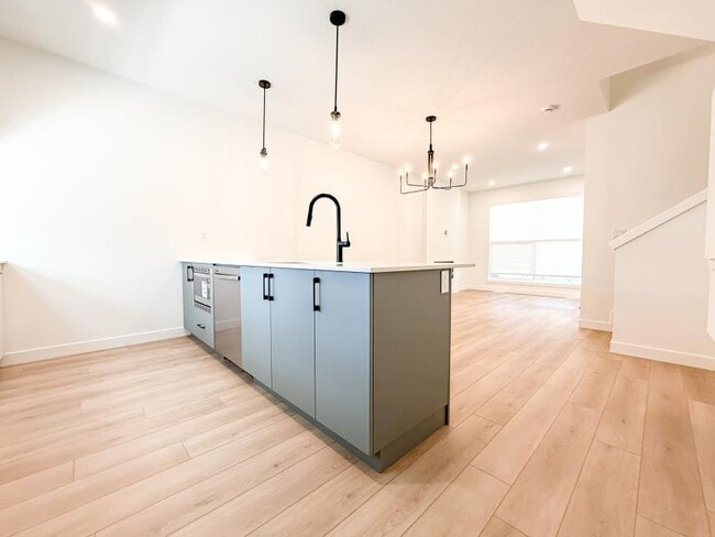 Building Photo - 2.0 bedroom in Edmonton Alberta T5L 2T4