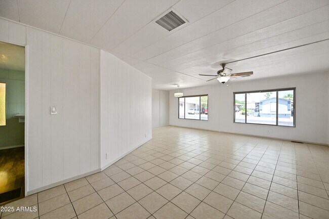Building Photo - 156 N Hawes Rd