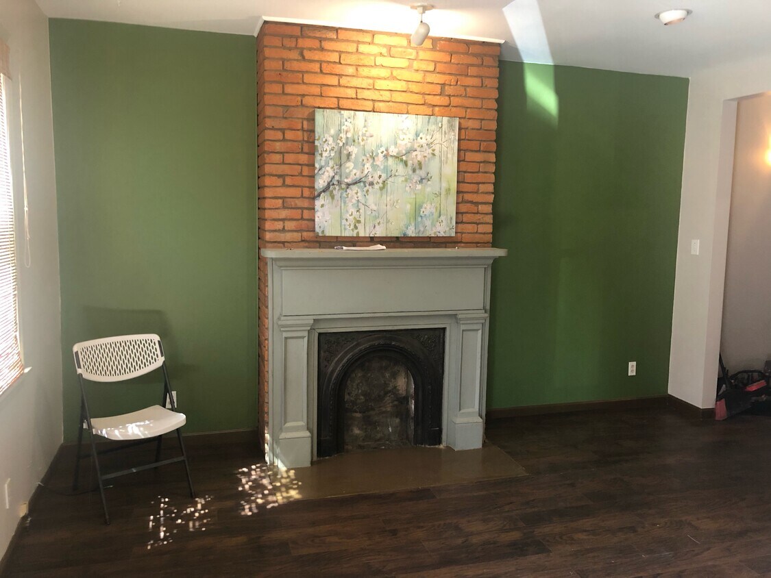 SALA DE ESTAR - 1827 Wharton St