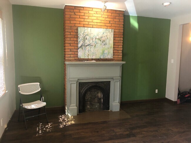 LIVING ROOM - 1827 Wharton St