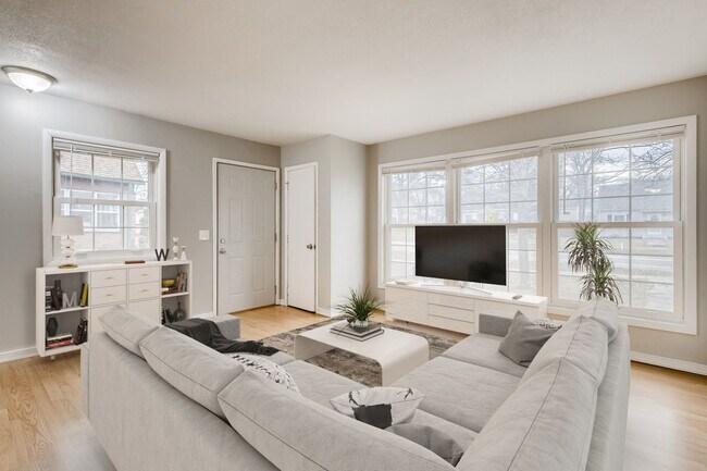 Gran sala de estar - 7304 Minnetonka Blvd