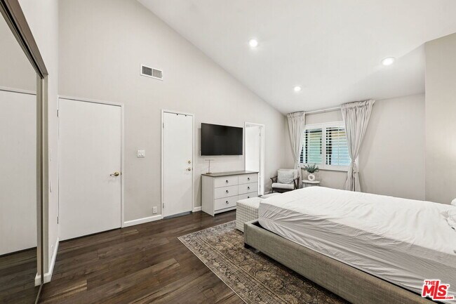 Foto del edificio - 13412 Burbank Blvd