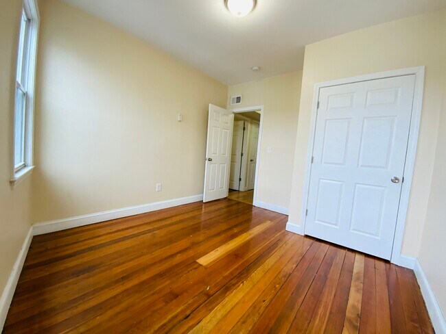 Foto del edificio - 106 Orleans St