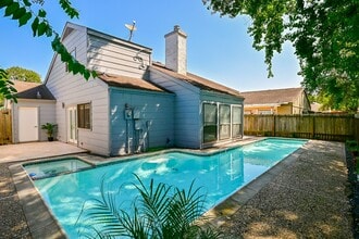 Building Photo - 12800 Briar Forest Dr