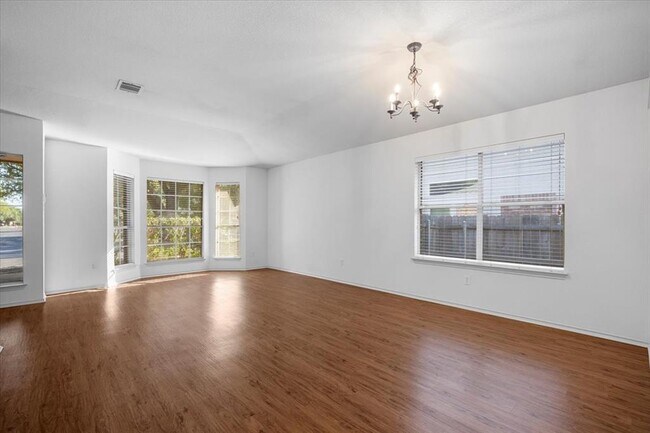 Foto del edificio - 4467 Bremner Dr