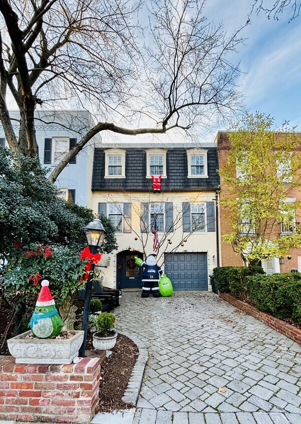 Primary Photo - 205 James Thurber Ct