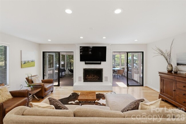 Foto del edificio - 3617 Smokerise Hill Dr