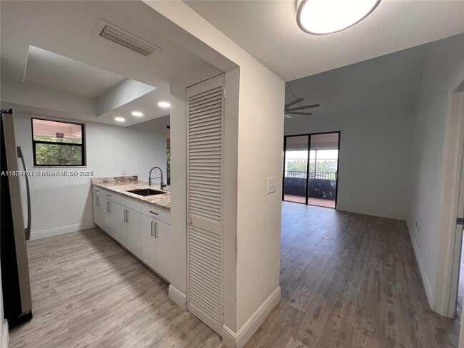 Foto del edificio - 16220 NW 2nd Ave