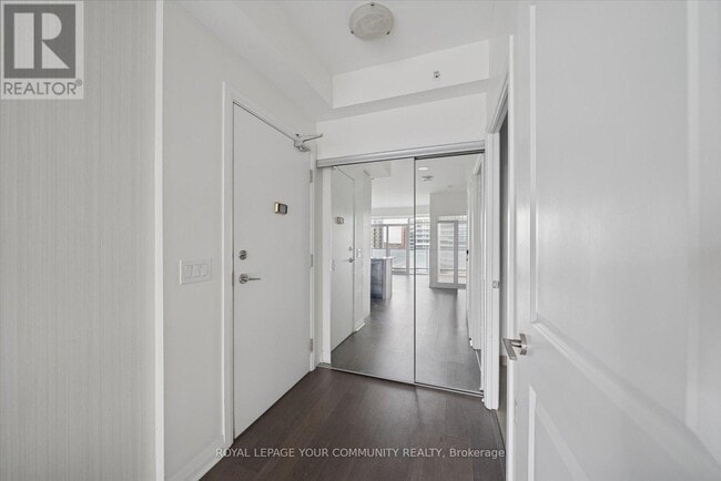 Building Photo - 55 Oneida Crescent