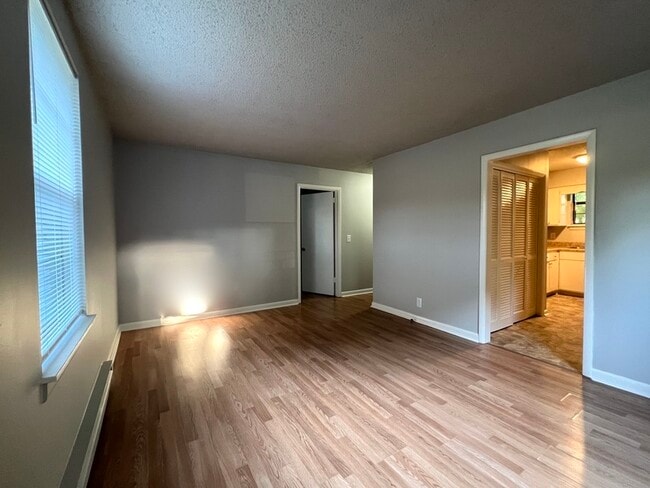 Building Photo - 212 Ewing Dr