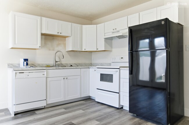 Foto del edificio - 472 E Center St