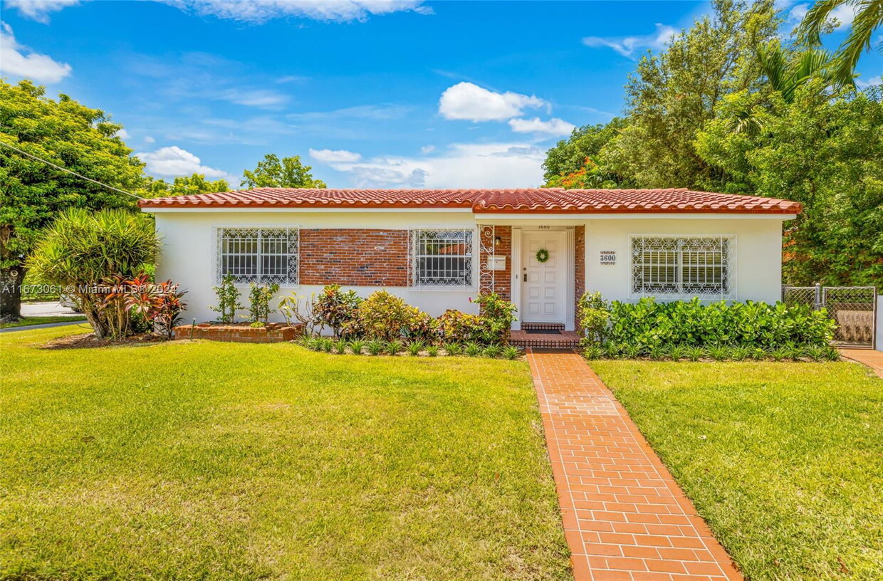 Foto principal - 3600 SW 26th St