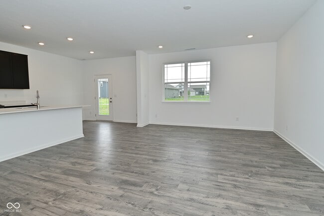 Building Photo - 6296 Wasco Dr