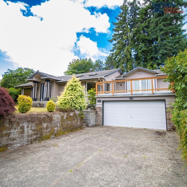 Building Photo - Beautiful 3 Bedroom and 2.5 Bathroom Home!