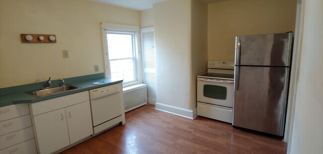Kitchen - 184 N Main St