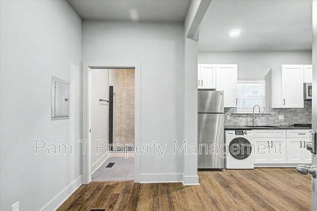 Building Photo - 638 E 37th St