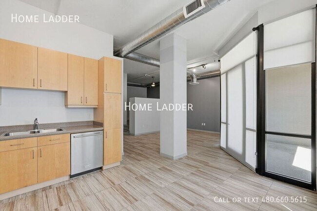Foto del edificio - 7301 E 3rd Ave