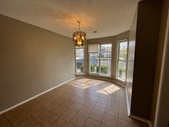 Foto del edificio - Renovated 3 Bedroom 2 Bath Home with 1 Car Garage!