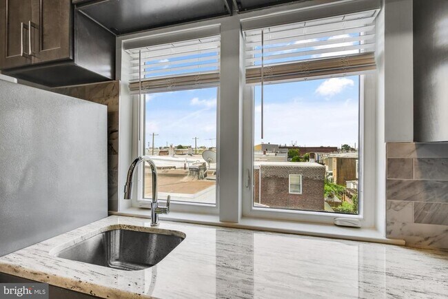 Foto del edificio - 2528 E Allegheny Ave