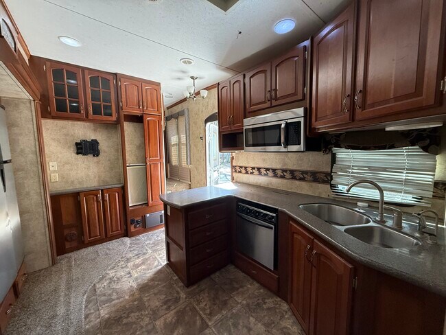 Building Photo - 343