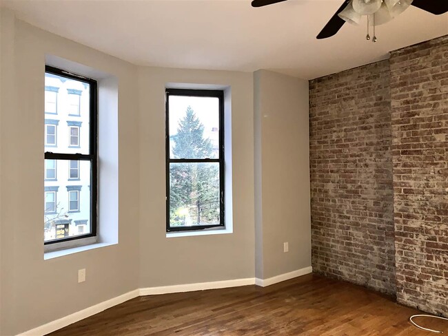 Building Photo - 1104 Washington St