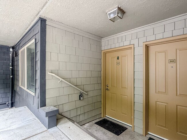 Foto del edificio - Convient Location on Burke-Gilman Trail! 1bd/1bth Sand Point Condo, $1,875/mo.