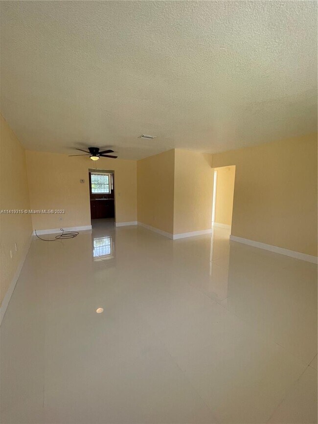 Foto del edificio - 1280 NE 117th St