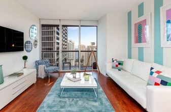 Building Photo - 485 Brickell Ave