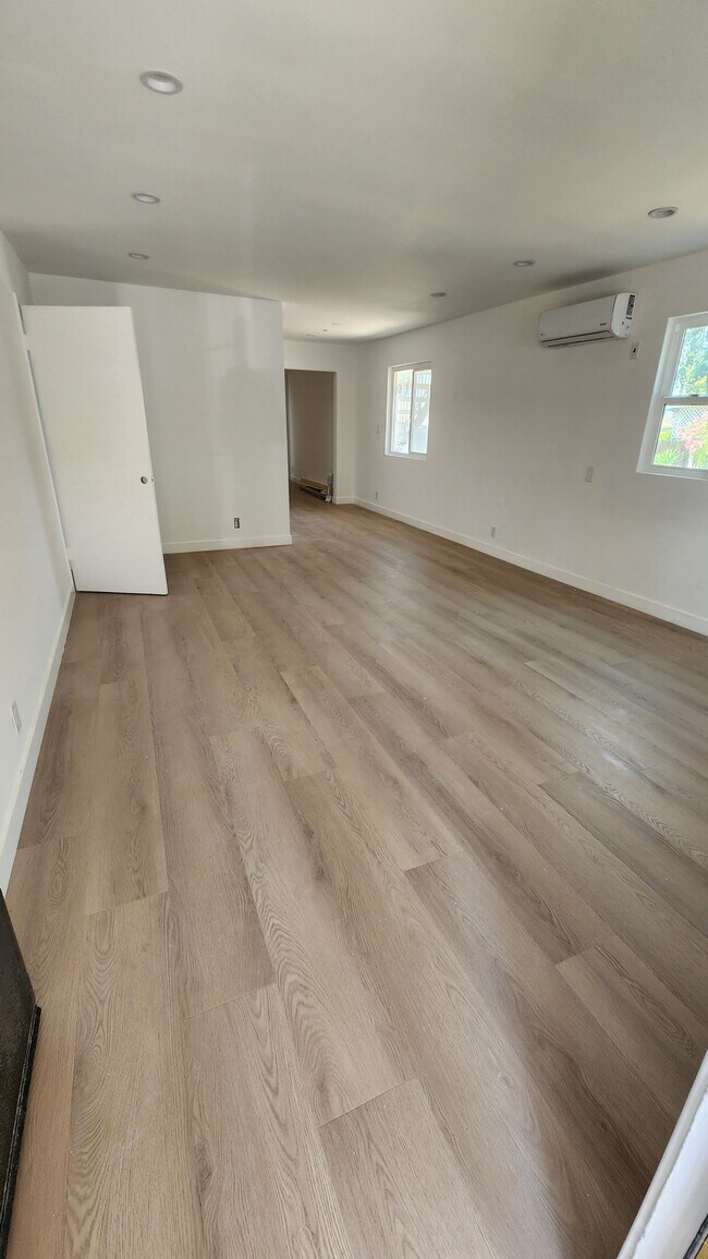 Foto del edificio - 10357 Scoville Ave