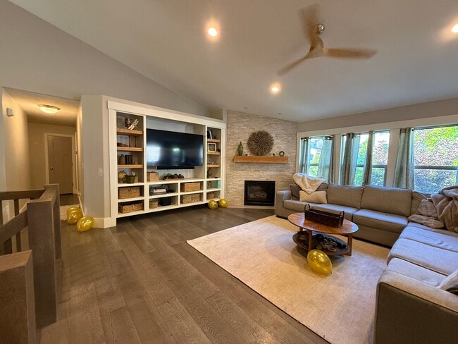 Foto del edificio - 2152 Aspen Wood Loop W