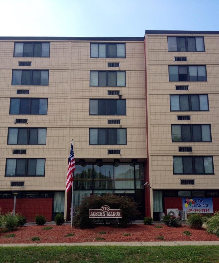 Foto principal - 715 Randolph St