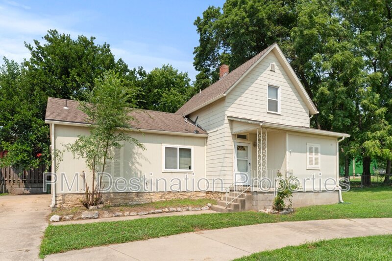 Foto principal - 1700 Lawrence Ave