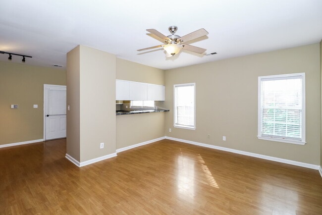 Building Photo - 8170 Timber Knoll Ln