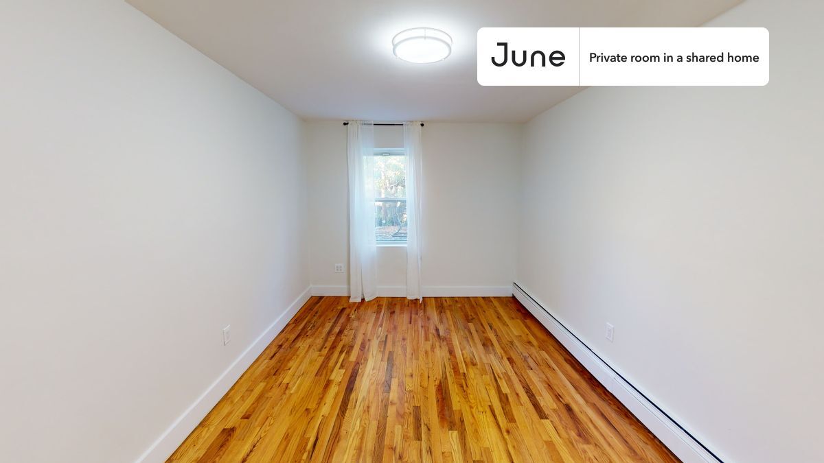 Foto principal - Room in Shared 3 bed/1 bath home