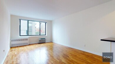 Building Photo - 1661 York Ave