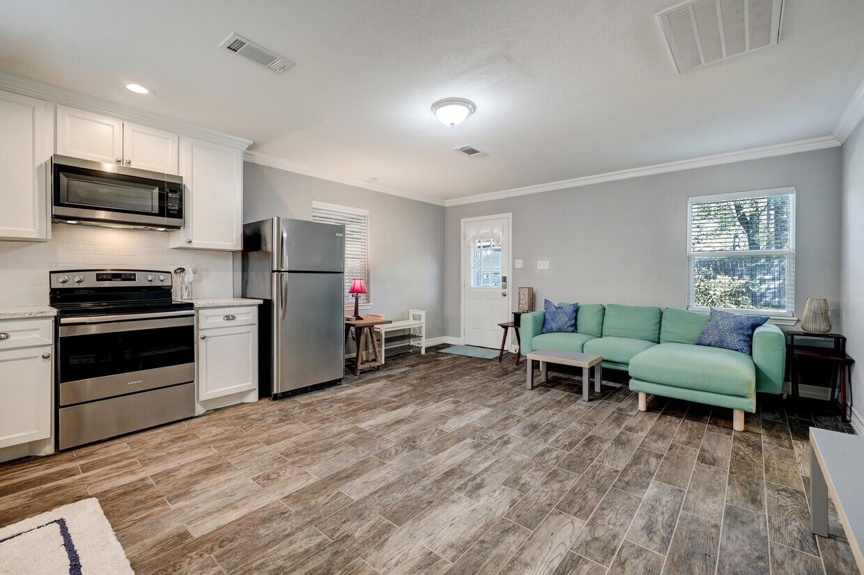 Foto principal - 7206 Bayou Woods Dr