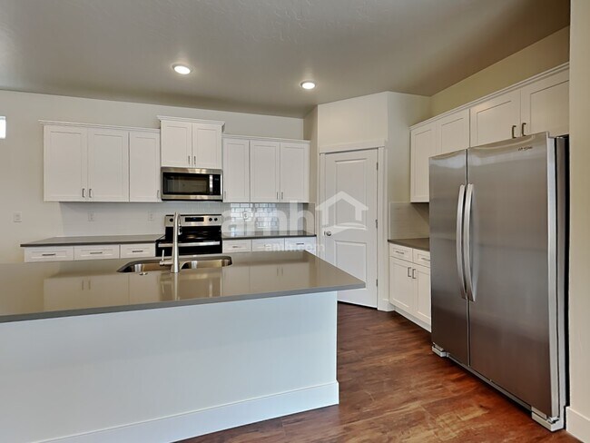 Building Photo - 886 N Rivermist Pl