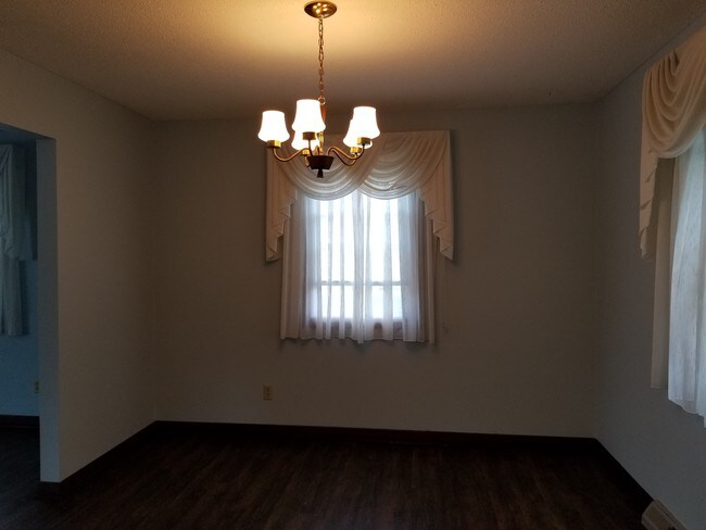 Building Photo - 2823 S Hampton Dr