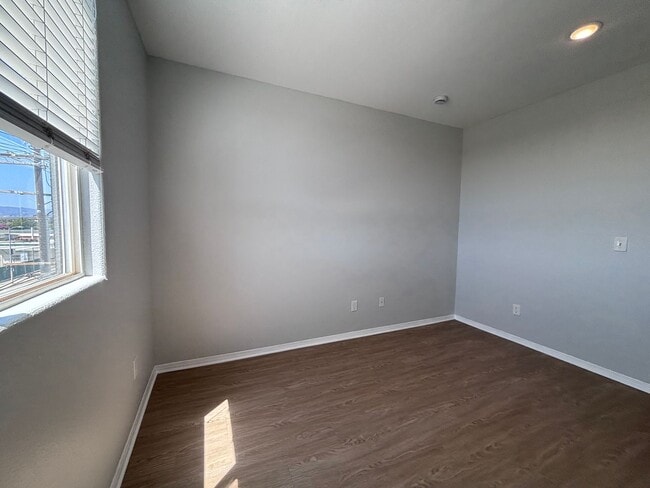 Interior Photo - 2820 Sawtelle Blvd