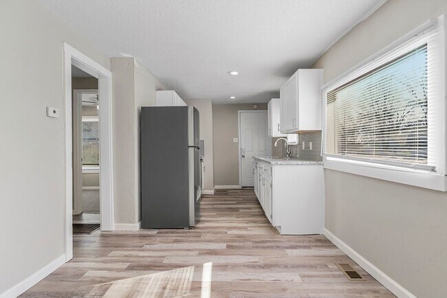 Building Photo - Amazing 3 Bedroom Corner Lot!