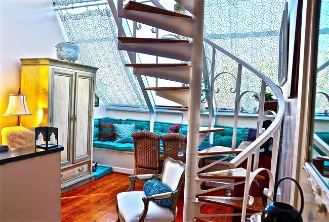 Sala de estar luminosa - 137 4th St