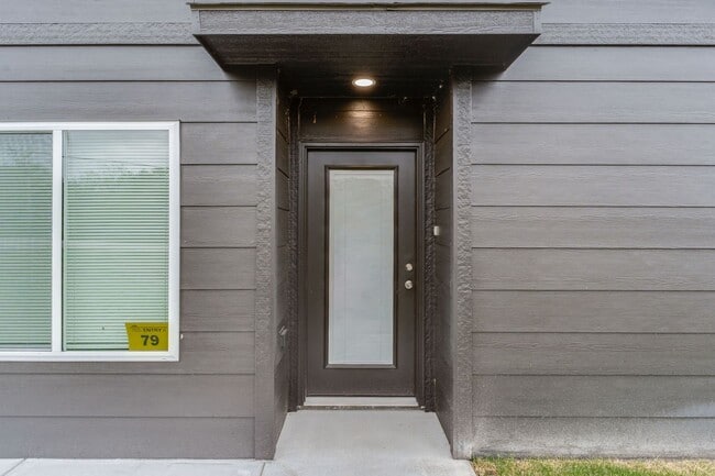 Building Photo - 4834 N Vassar Ave