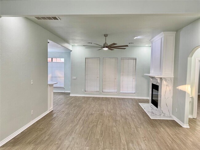 Foto del edificio - 10504 Walnut Hollow Dr