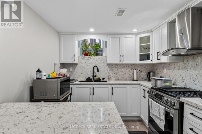 Building Photo - 1220 Field Dr