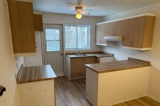 Building Photo - 659 3E Rue