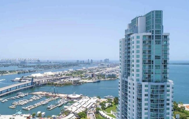 Foto del edificio - 244 Biscayne Blvd