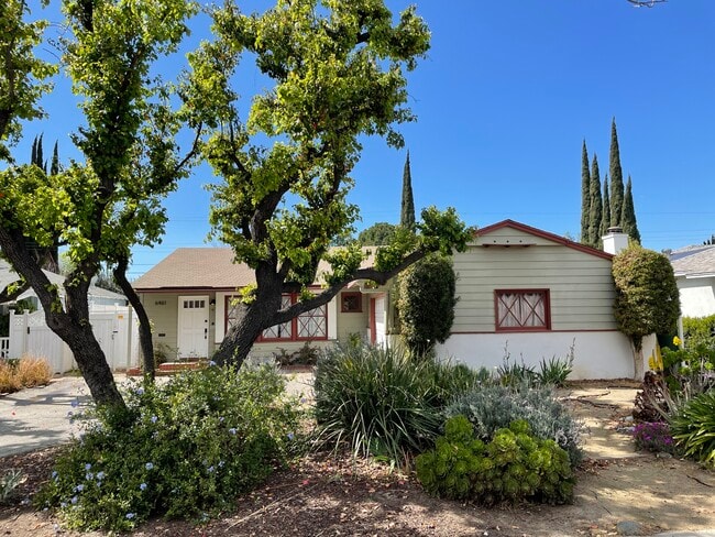 Building Photo - 6461 Gaviota Ave