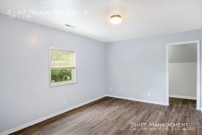 Building Photo - 2142 Palace - Updated one bedroom!