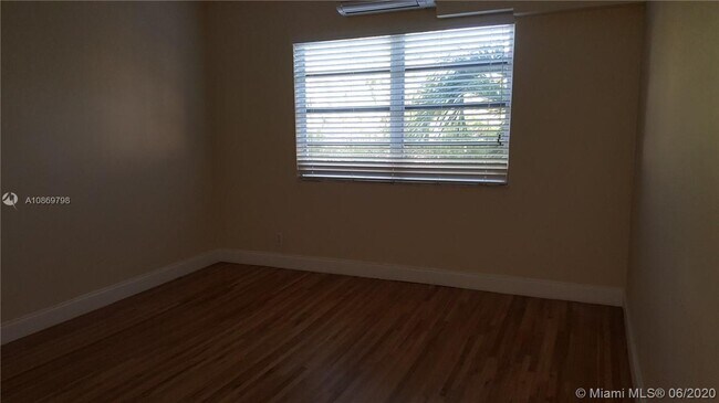 Foto del edificio - 815 W 40th St