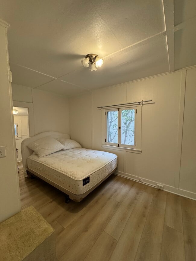 Building Photo - 411 E Anapamu St